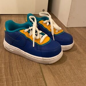Toddler US 7c Nike force 1’s - blue/yellow/green EUC